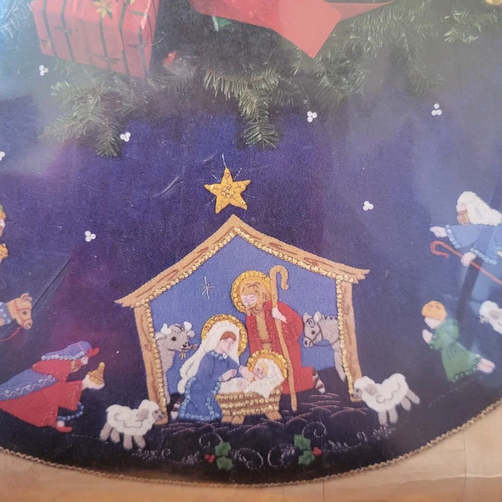 Bucilla 43 Inch Round Felt Tree Skirt Nativity Complete Kit 82720‎ Christmas